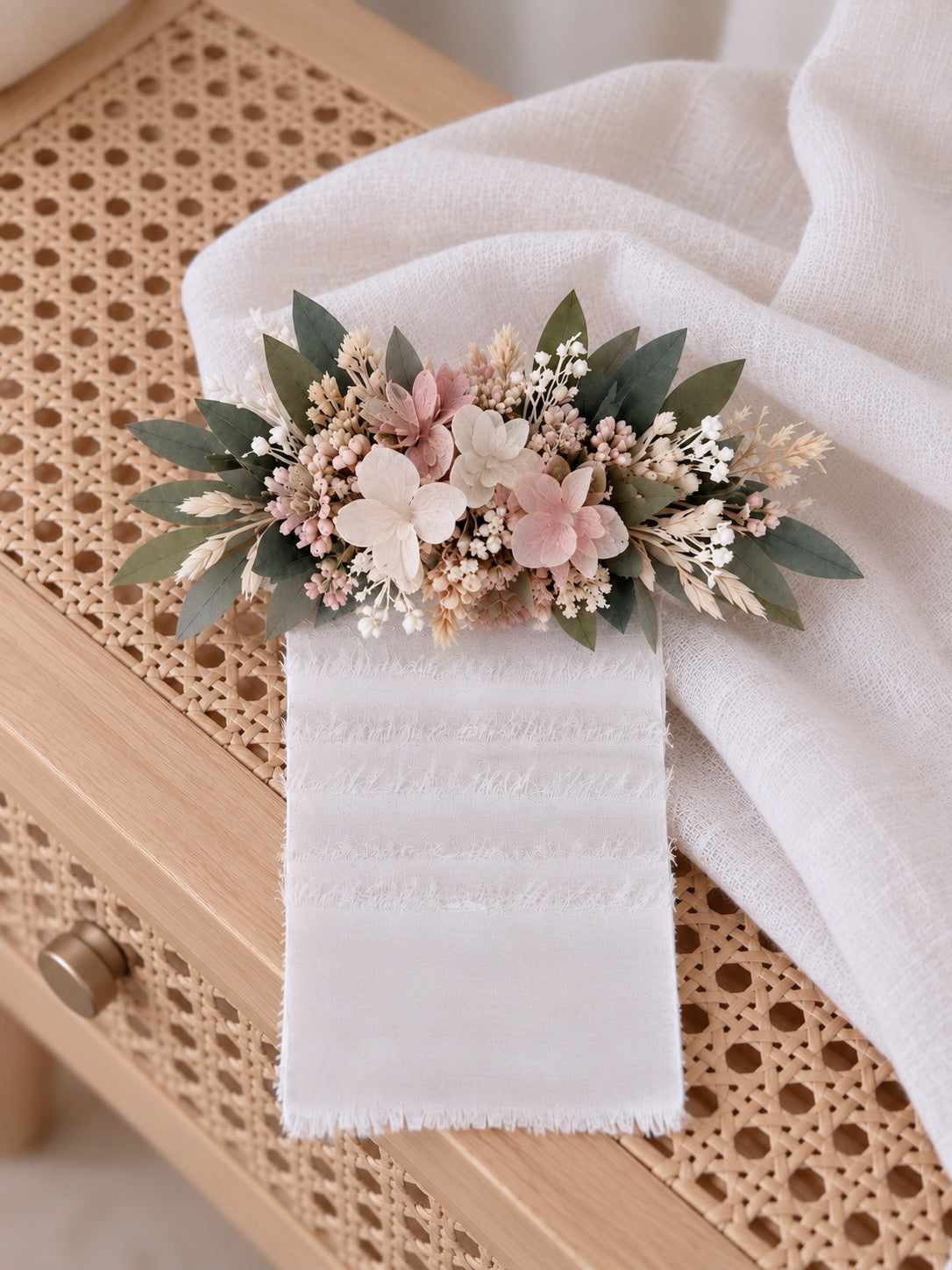 Boutonnière de poche en fleurs séchées AQUARELLE