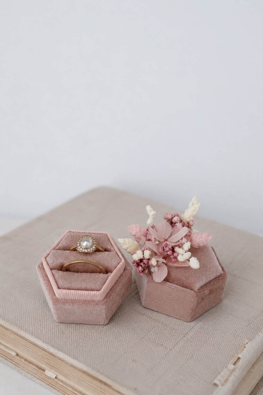 Écrin à alliances avec fleurs séchées IDYLLE